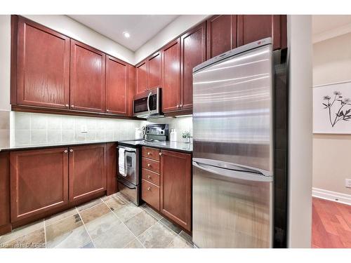 102-2121 Lake Shore Boulevard W, Toronto, ON - Indoor Photo Showing Kitchen