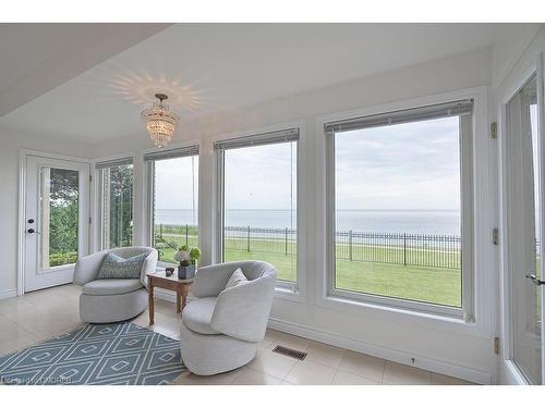 3286 Shelburne Place, Oakville, ON - Indoor Photo Showing Living Room