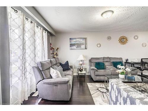 9 Seguin Court, Etobicoke, ON - Indoor Photo Showing Living Room