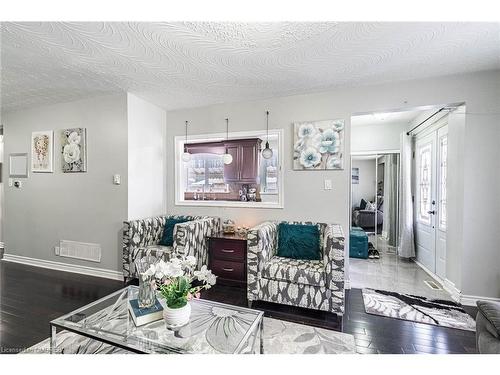 9 Seguin Court, Etobicoke, ON - Indoor Photo Showing Living Room