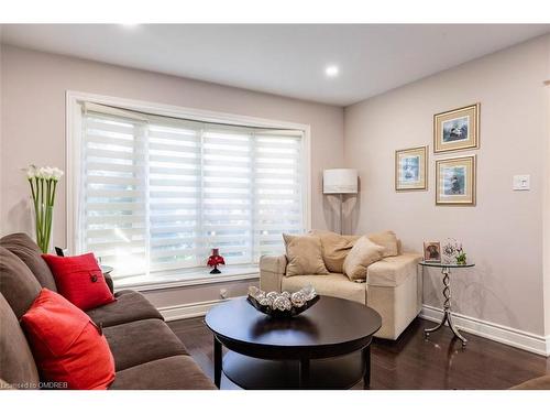 1440 Ivy Court, Oakville, ON - Indoor Photo Showing Living Room