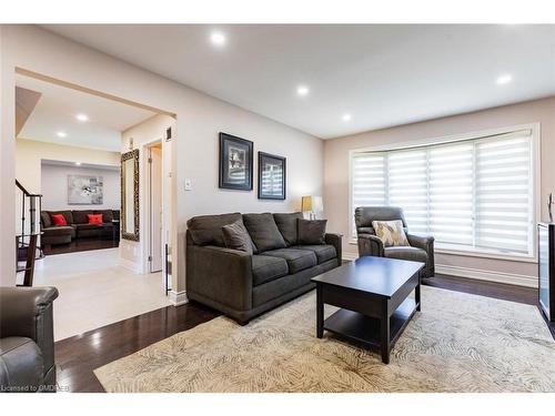 1440 Ivy Court, Oakville, ON - Indoor Photo Showing Living Room