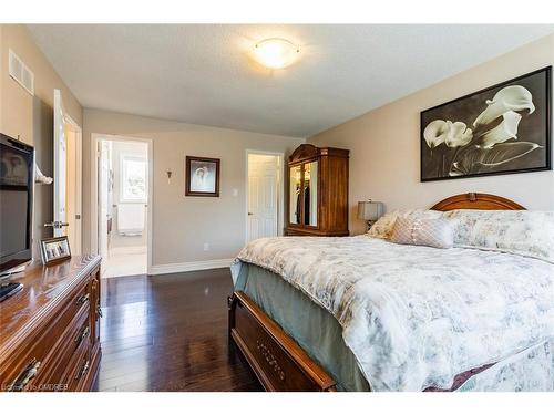 1440 Ivy Court, Oakville, ON - Indoor Photo Showing Bedroom