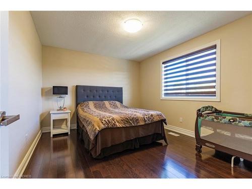 1440 Ivy Court, Oakville, ON - Indoor Photo Showing Bedroom