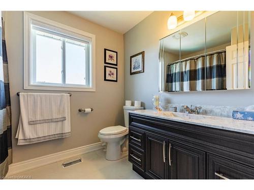 1440 Ivy Court, Oakville, ON - Indoor Photo Showing Bathroom