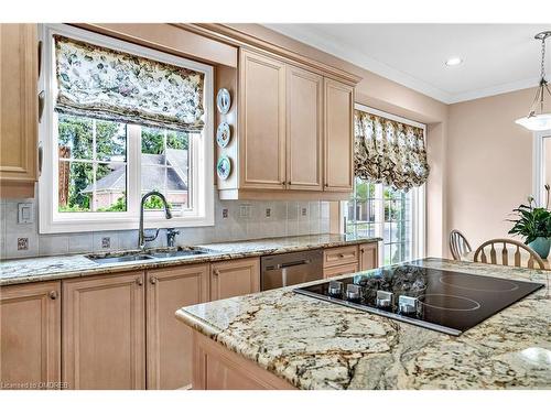 190-1405 Lorne Park Road, Mississauga, ON - Indoor Photo Showing Kitchen With Double Sink