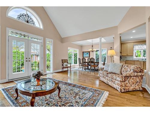 190-1405 Lorne Park Road, Mississauga, ON - Indoor Photo Showing Living Room