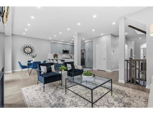 161 Cittadella Boulevard, Hamilton, ON - Indoor Photo Showing Living Room