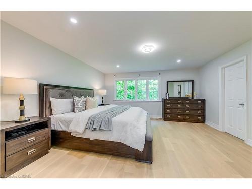 10-2303 Hill Ridge Court, Oakville, ON - Indoor Photo Showing Bedroom