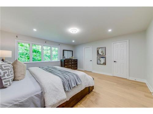 10-2303 Hill Ridge Court, Oakville, ON - Indoor Photo Showing Bedroom