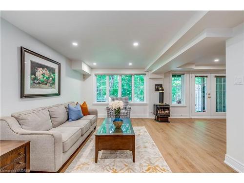 10-2303 Hill Ridge Court, Oakville, ON - Indoor Photo Showing Living Room