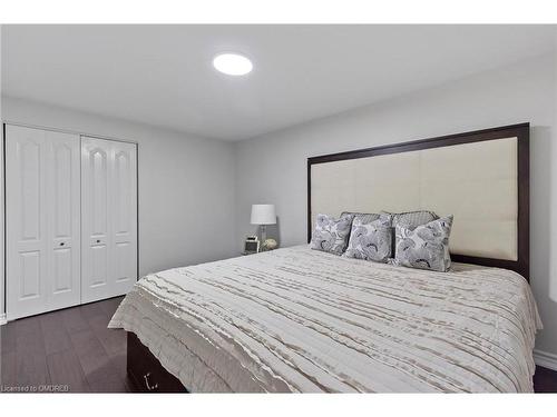 440 Sunset Drive, Oakville, ON - Indoor Photo Showing Bedroom