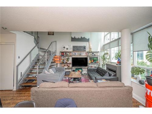 603-250 Manitoba Street, Toronto, ON - Indoor Photo Showing Living Room