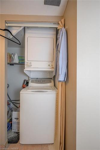 603-250 Manitoba Street, Toronto, ON - Indoor Photo Showing Laundry Room