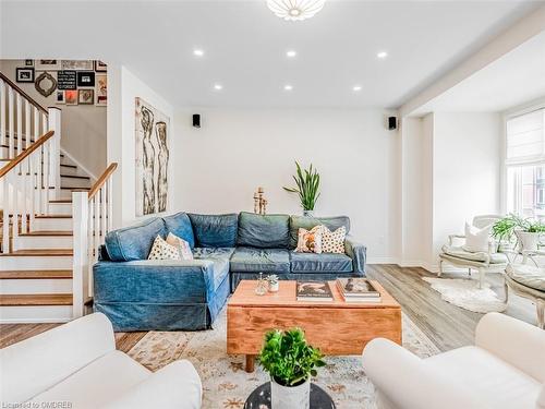 3357 Carding Mill Trail Trail, Oakville, ON - Indoor Photo Showing Living Room