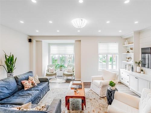 3357 Carding Mill Trail Trail, Oakville, ON - Indoor Photo Showing Living Room