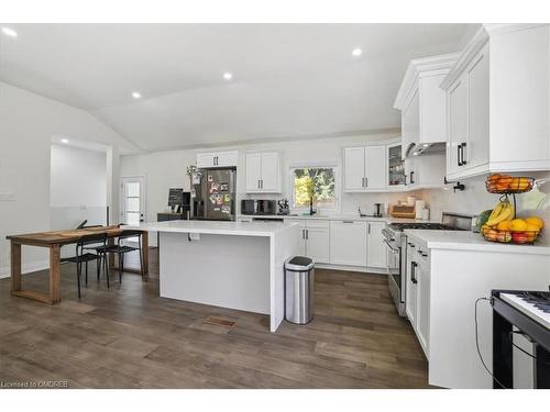 214 Lakewood Drive, Oakville, ON - Indoor Photo Showing Kitchen