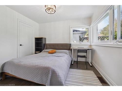 214 Lakewood Drive, Oakville, ON - Indoor Photo Showing Bedroom