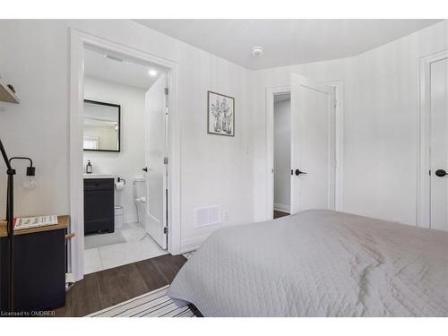 214 Lakewood Drive, Oakville, ON - Indoor Photo Showing Bedroom