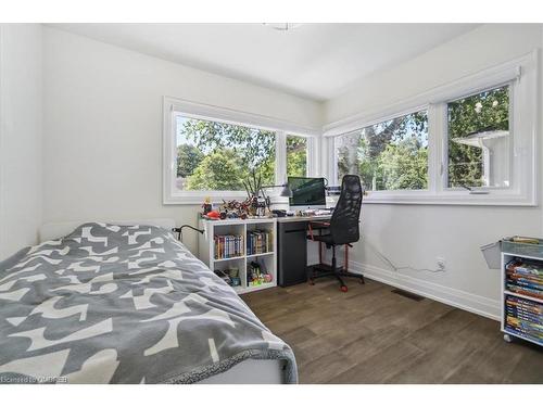 214 Lakewood Drive, Oakville, ON - Indoor Photo Showing Bedroom