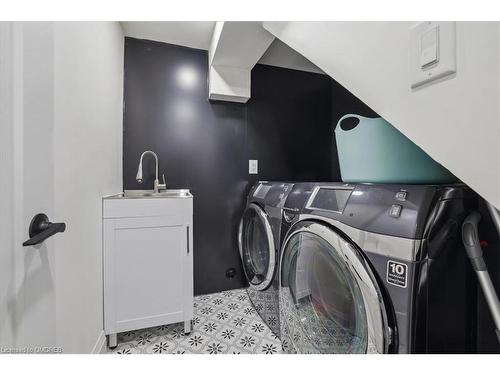 214 Lakewood Drive, Oakville, ON - Indoor Photo Showing Laundry Room