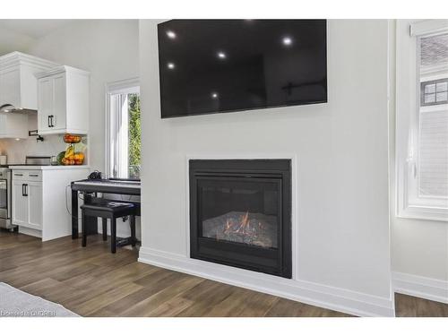 214 Lakewood Drive, Oakville, ON - Indoor Photo Showing Living Room With Fireplace