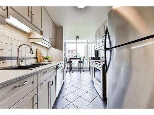 514-430 Pearl Street, Burlington, ON - Indoor Photo Showing Kitchen With Double Sink With Upgraded Kitchen