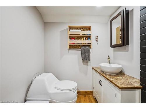 8181 Indian Trail, Eramosa, ON - Indoor Photo Showing Bathroom