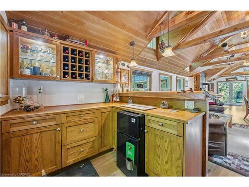 8181 Indian Trail, Eramosa, ON - Indoor Photo Showing Kitchen