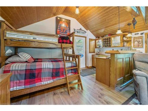 8181 Indian Trail, Eramosa, ON - Indoor Photo Showing Bedroom