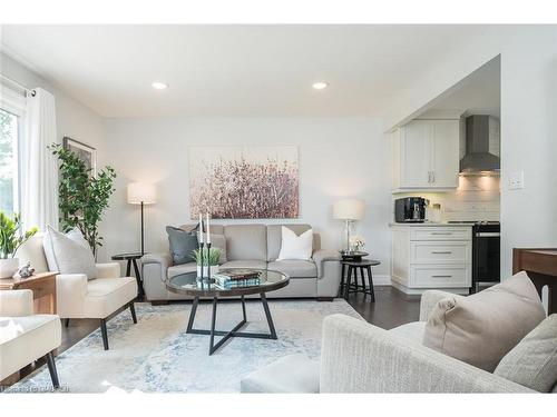 4 Lowrie Lane, Eden Mills, ON - Indoor Photo Showing Living Room