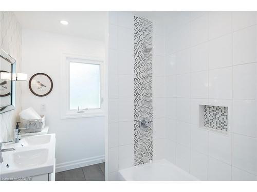 4 Lowrie Lane, Eden Mills, ON - Indoor Photo Showing Bathroom