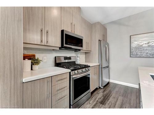 20-35 Midhurst Heights, Stoney Creek, ON - Indoor Photo Showing Kitchen With Stainless Steel Kitchen