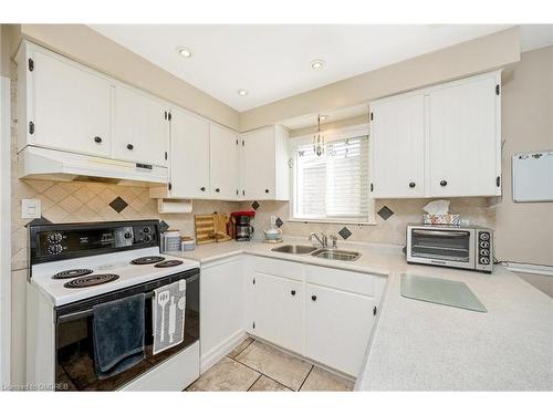 6356 Chaumont Crescent, Mississauga, ON - Indoor Photo Showing Kitchen With Double Sink