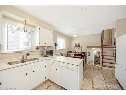 6356 Chaumont Crescent, Mississauga, ON - Indoor Photo Showing Kitchen With Double Sink