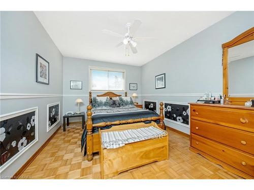 6356 Chaumont Crescent, Mississauga, ON - Indoor Photo Showing Bedroom