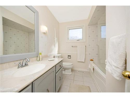 6356 Chaumont Crescent, Mississauga, ON - Indoor Photo Showing Bathroom