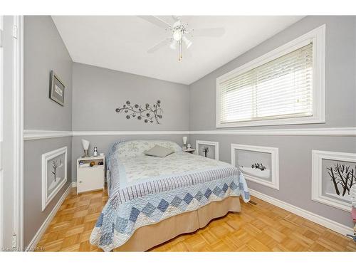 6356 Chaumont Crescent, Mississauga, ON - Indoor Photo Showing Bedroom