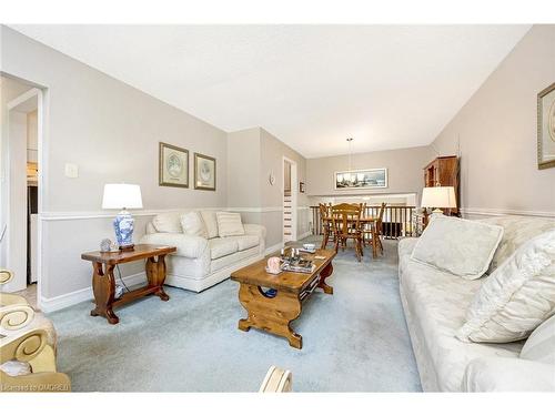 6356 Chaumont Crescent, Mississauga, ON - Indoor Photo Showing Living Room