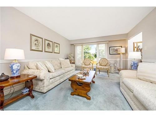 6356 Chaumont Crescent, Mississauga, ON - Indoor Photo Showing Living Room