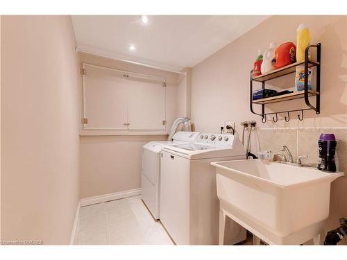 2383 Copperwood Drive, Oakville, ON - Indoor Photo Showing Laundry Room