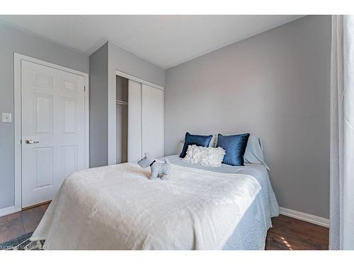 3035 Dewridge Avenue, Oakville, ON - Indoor Photo Showing Bedroom