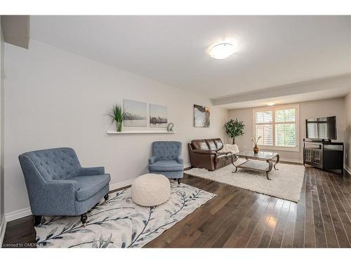 50 Wilkie Crescent, Guelph, ON - Indoor Photo Showing Living Room