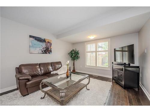 50 Wilkie Crescent, Guelph, ON - Indoor Photo Showing Living Room