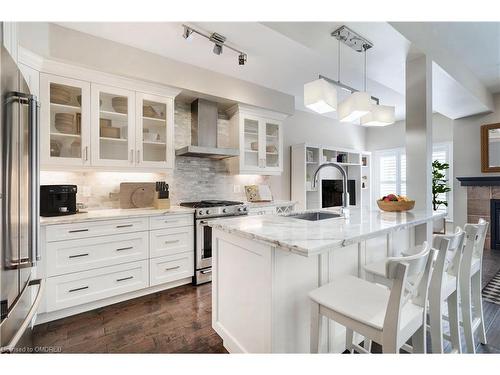 2444 Shadow Court, Oakville, ON - Indoor Photo Showing Kitchen With Upgraded Kitchen