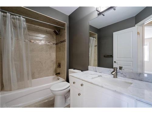 2444 Shadow Court, Oakville, ON - Indoor Photo Showing Bathroom