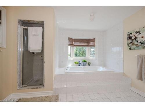 126 Howell Road, Oakville, ON - Indoor Photo Showing Bathroom