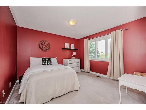 126 Howell Road, Oakville, ON - Indoor Photo Showing Bedroom