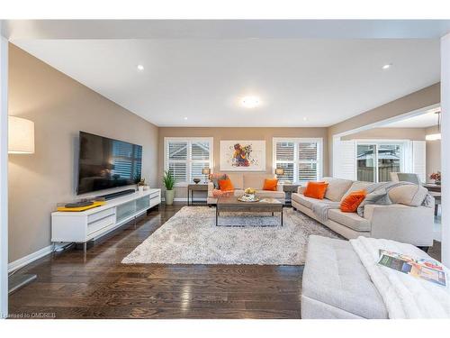 8 Seafair Crescent, Brampton, ON - Indoor Photo Showing Living Room