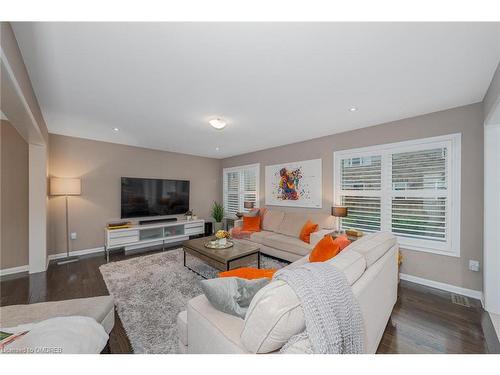 8 Seafair Crescent, Brampton, ON - Indoor Photo Showing Living Room